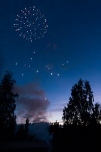 ilotulitus hääiltana